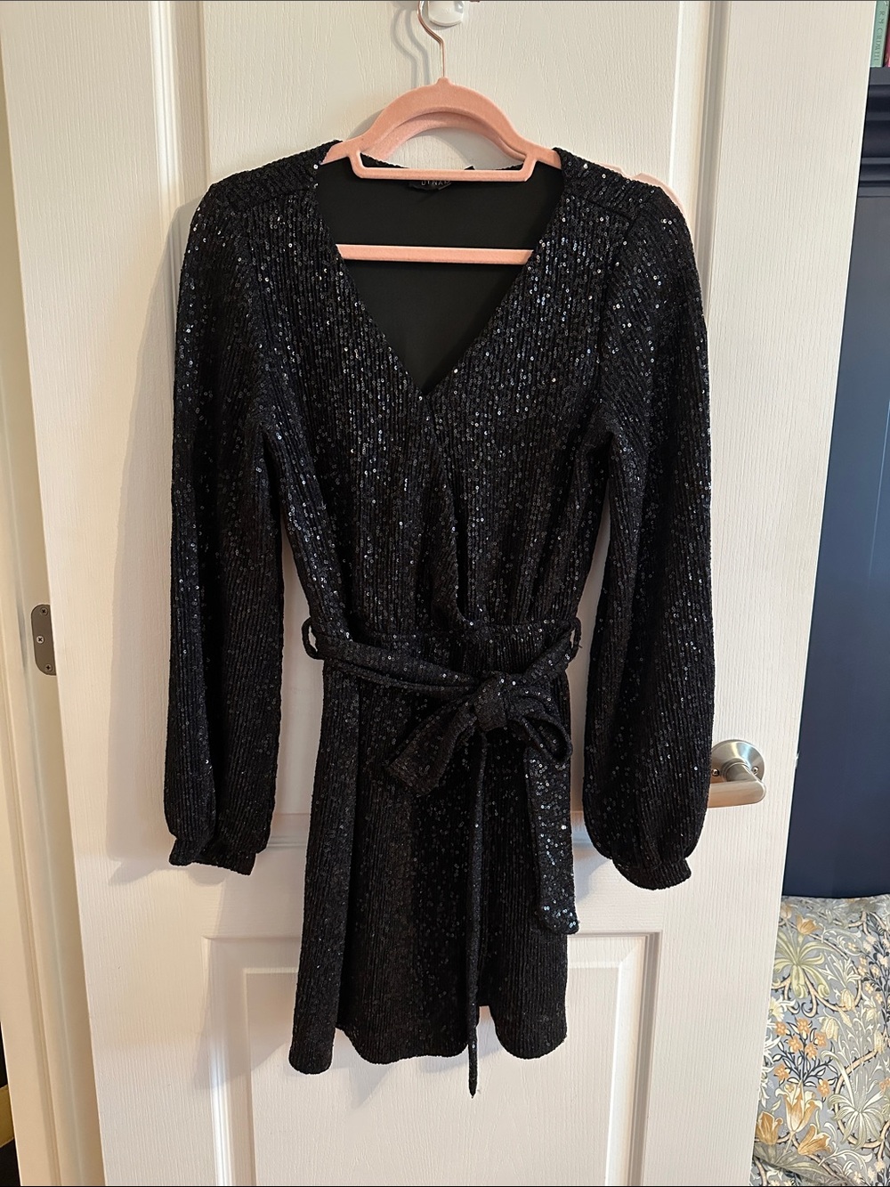 Dynamite short long sleeved black sequined dress